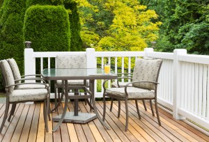 Deck with Vinyl Fence
